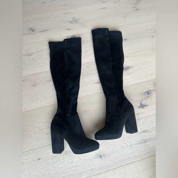 Black suede heeled boots - Picture 3 of 11